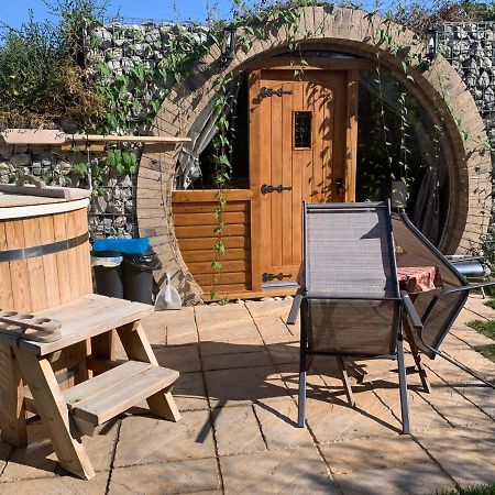 Romantic Escape Luxury Hobbit House With Hot Tub! Sheerness Ngoại thất bức ảnh