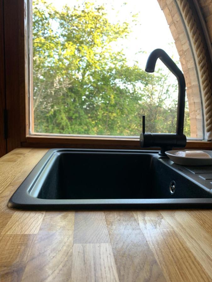 Romantic Escape Luxury Hobbit House With Hot Tub! Sheerness Ngoại thất bức ảnh