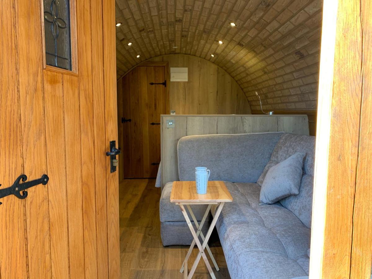 Romantic Escape Luxury Hobbit House With Hot Tub! Sheerness Ngoại thất bức ảnh