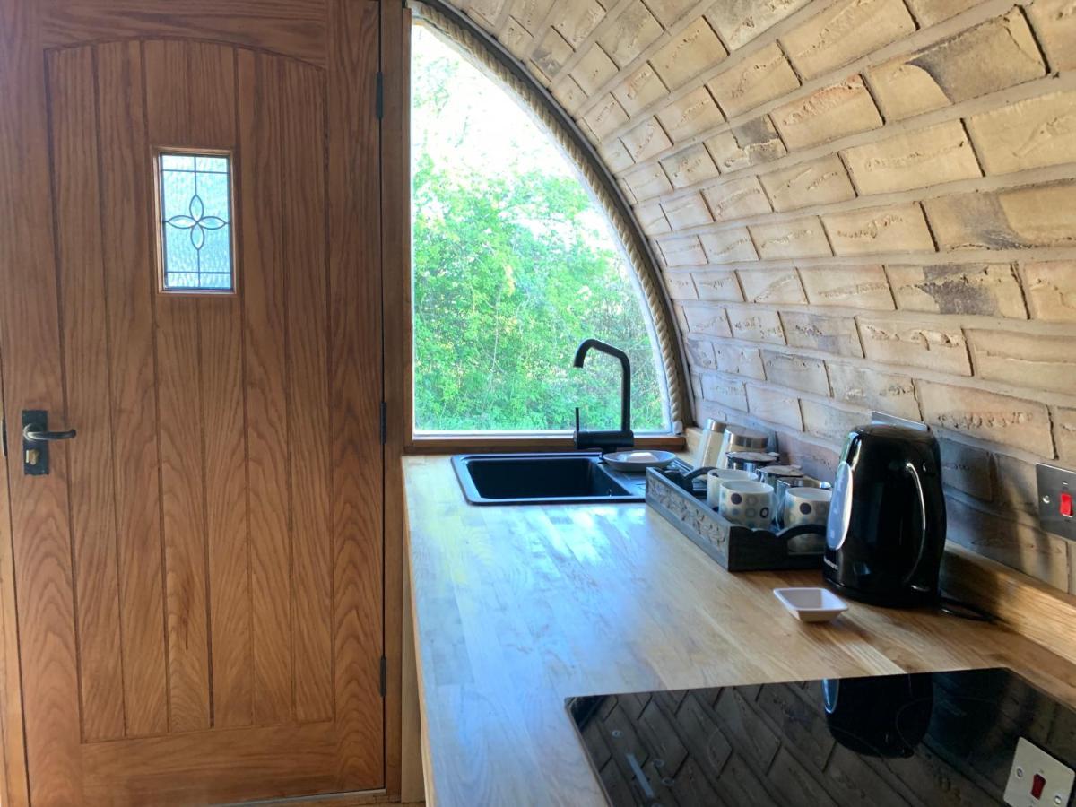 Romantic Escape Luxury Hobbit House With Hot Tub! Sheerness Ngoại thất bức ảnh
