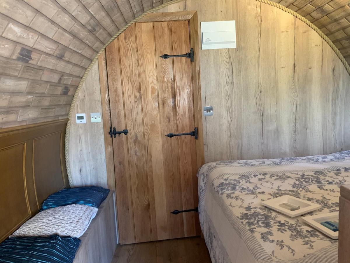 Romantic Escape Luxury Hobbit House With Hot Tub! Sheerness Ngoại thất bức ảnh