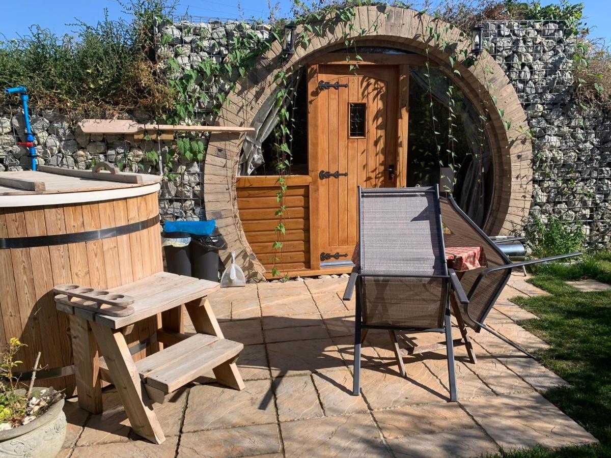 Romantic Escape Luxury Hobbit House With Hot Tub! Sheerness Ngoại thất bức ảnh