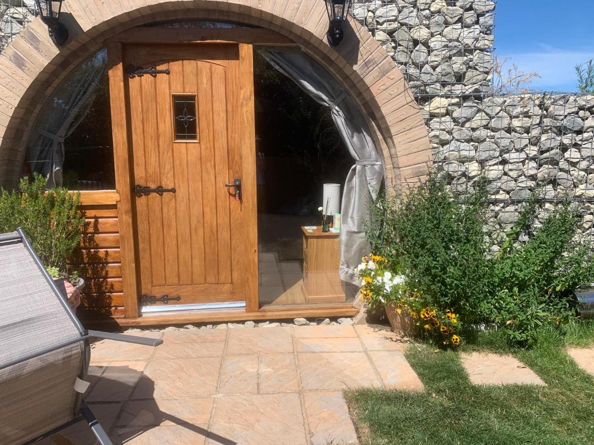 Romantic Escape Luxury Hobbit House With Hot Tub! Sheerness Ngoại thất bức ảnh